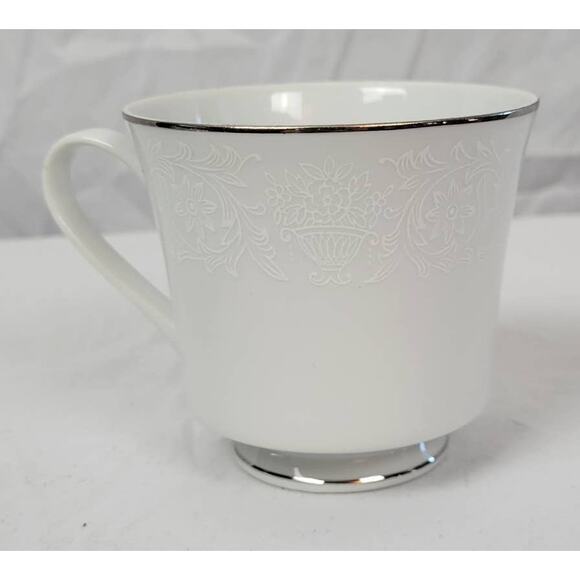 Crown Victoria Lovelace 3.25" Teacup - Picture 1 of 4